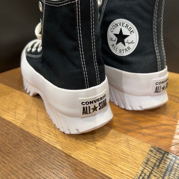 CONVERSE Chuck Taylor All Star Lugged Canvas 2.0 Black High-Top Sneakers - Picture 4 of 4